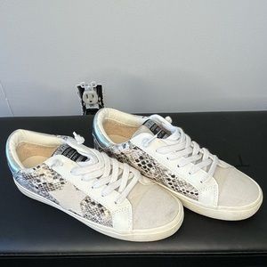 Vintage Havana sneakers.